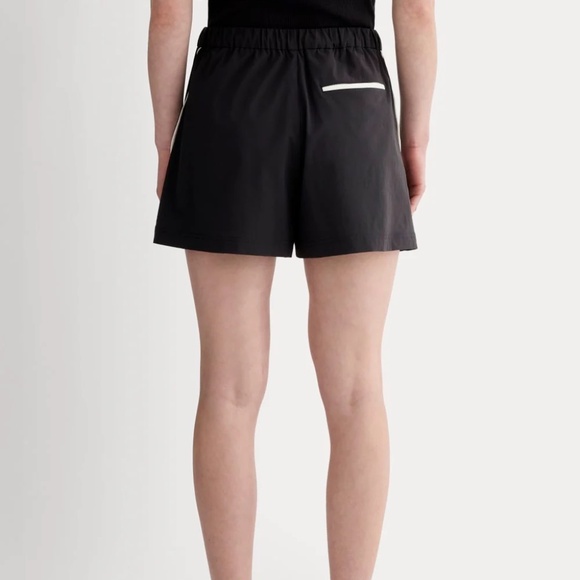 Everlane - THE ANYWHERE BARREL SHORT, Medium Black - Picture 5 of 8